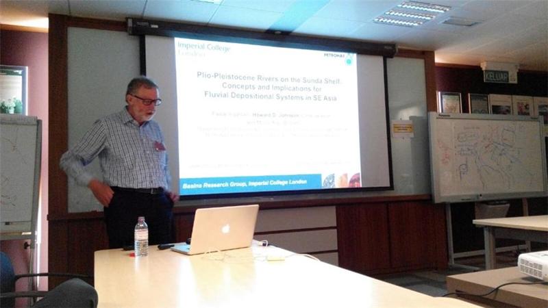 Prof Johnson giving introduction to his talk on Paleo Fluvial System of Sunda Shelf.